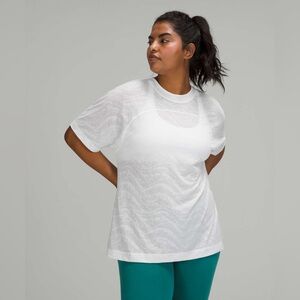 Lululemon Relaxed Fit Training Tee . White. Size 6